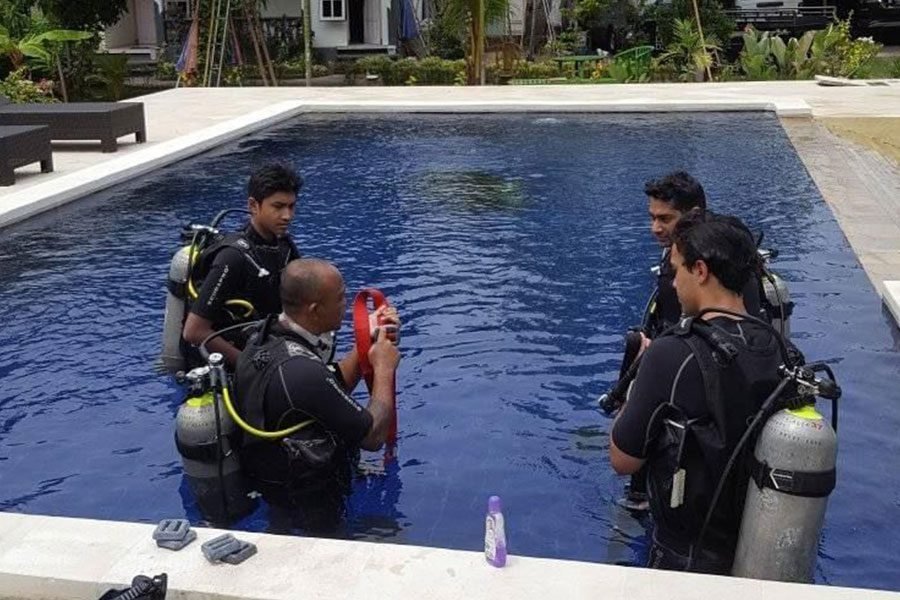 Dive students practising skills before a course dive in Bali